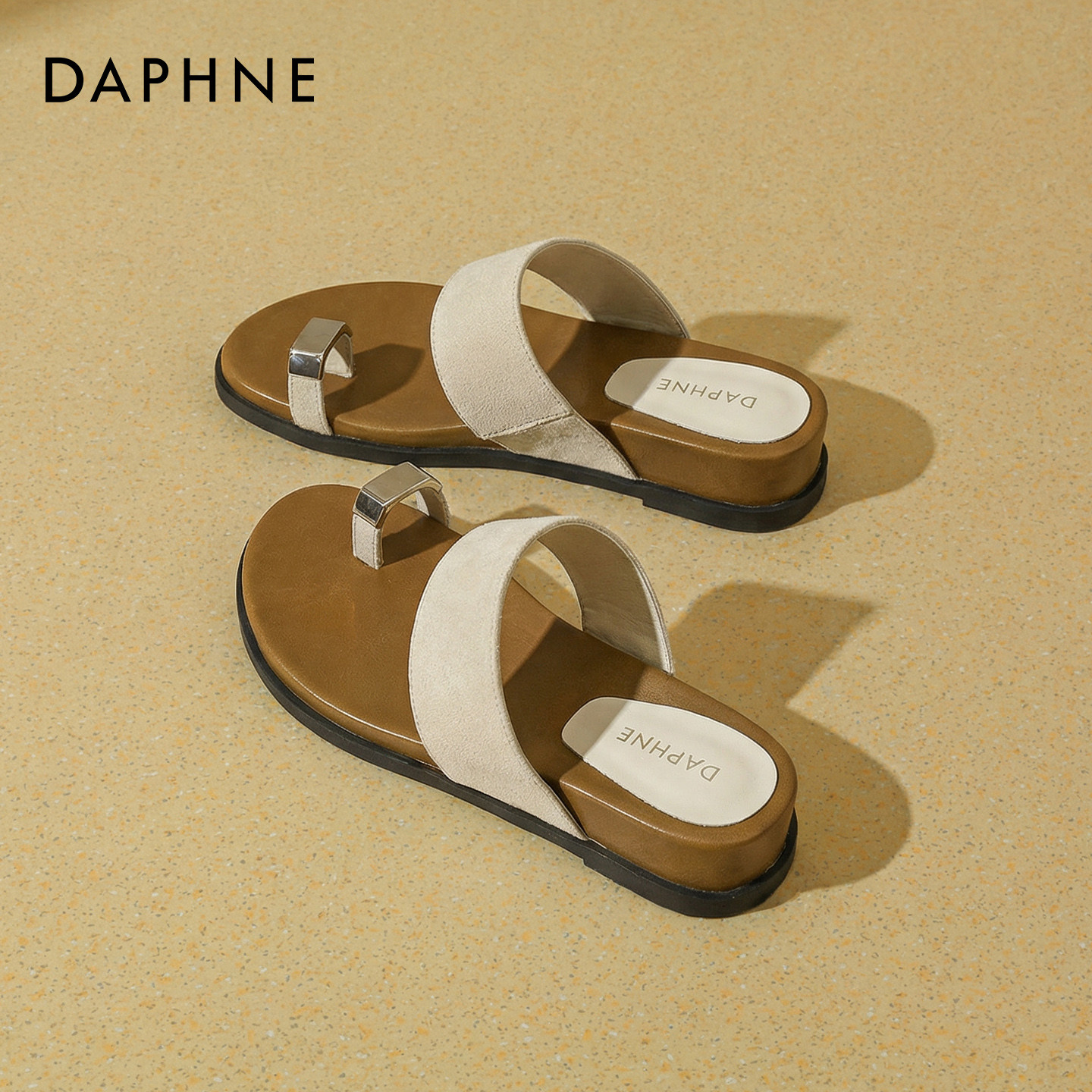达芙妮2026新款凉拖鞋女外穿夏季平底沙滩凉鞋一脚蹬套趾一字拖鞋