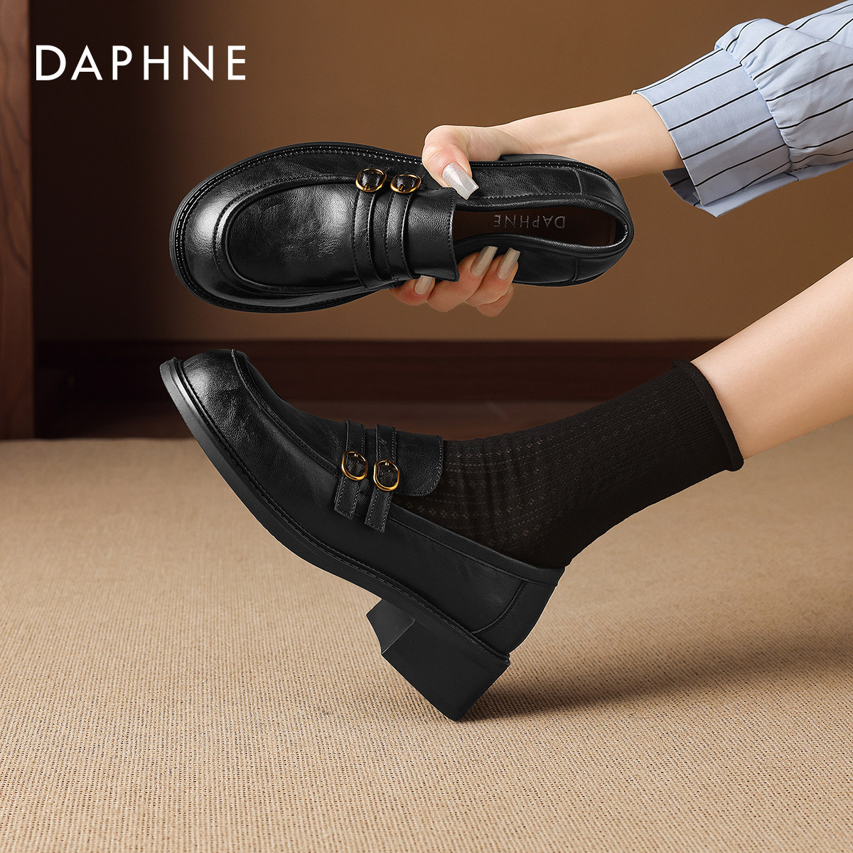 达芙妮黑色一脚蹬乐福鞋2026新款春季女款英伦风豆豆小皮鞋女鞋子