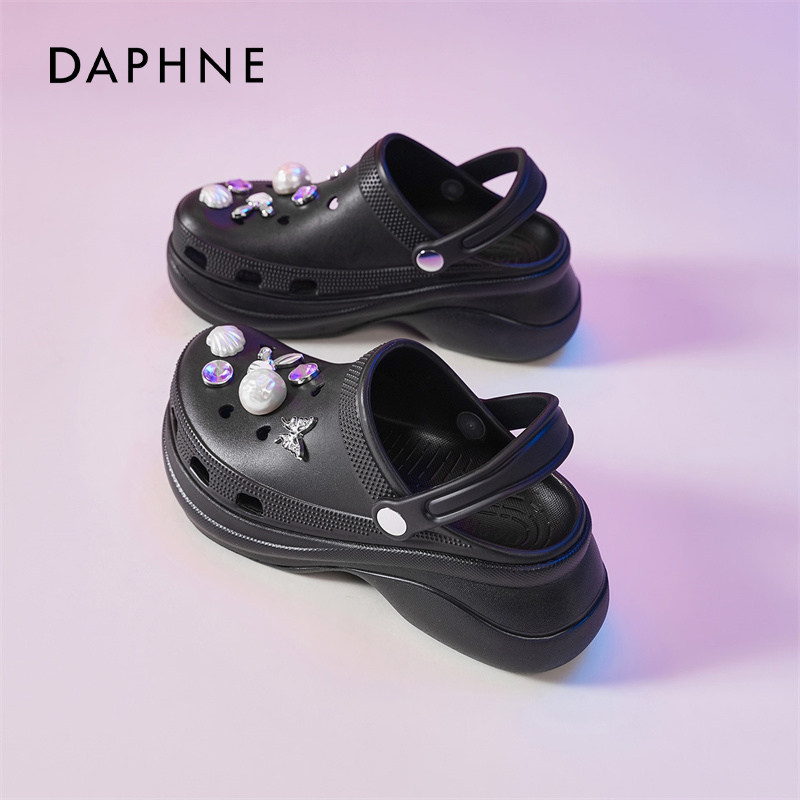 达芙妮洞洞鞋女夏外穿2026新款透气厚底半拖鞋子增高凉拖包头凉鞋