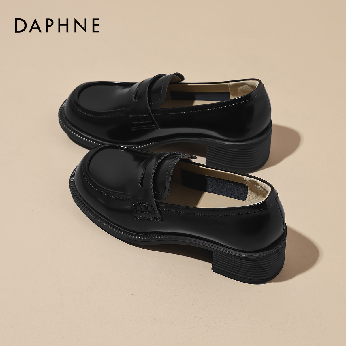 达芙妮黑色厚底乐福鞋女款2026新款春季英伦风巨好看小皮鞋豆豆鞋