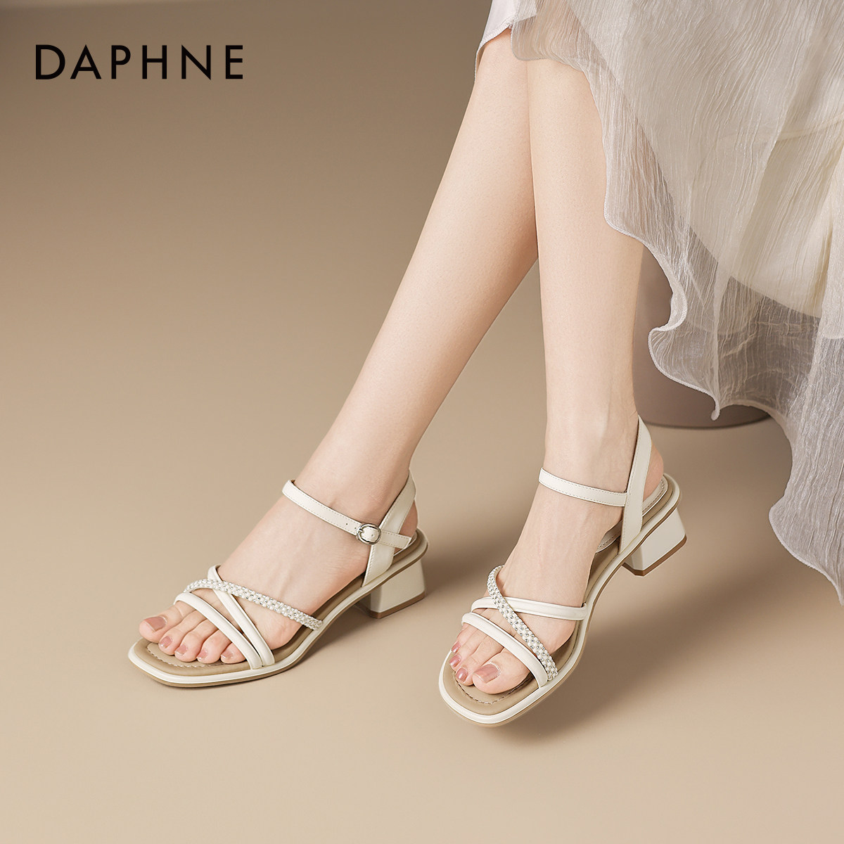 达芙妮凉鞋女款2026新款时装夏季精致单鞋法式粗跟高级通勤鞋子