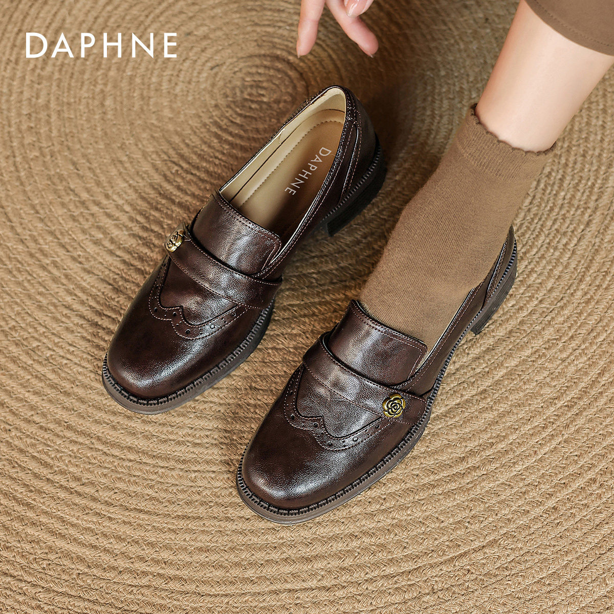 达芙妮乐福鞋女鞋2025秋季新款外穿通勤高级感英伦风布洛克小皮鞋