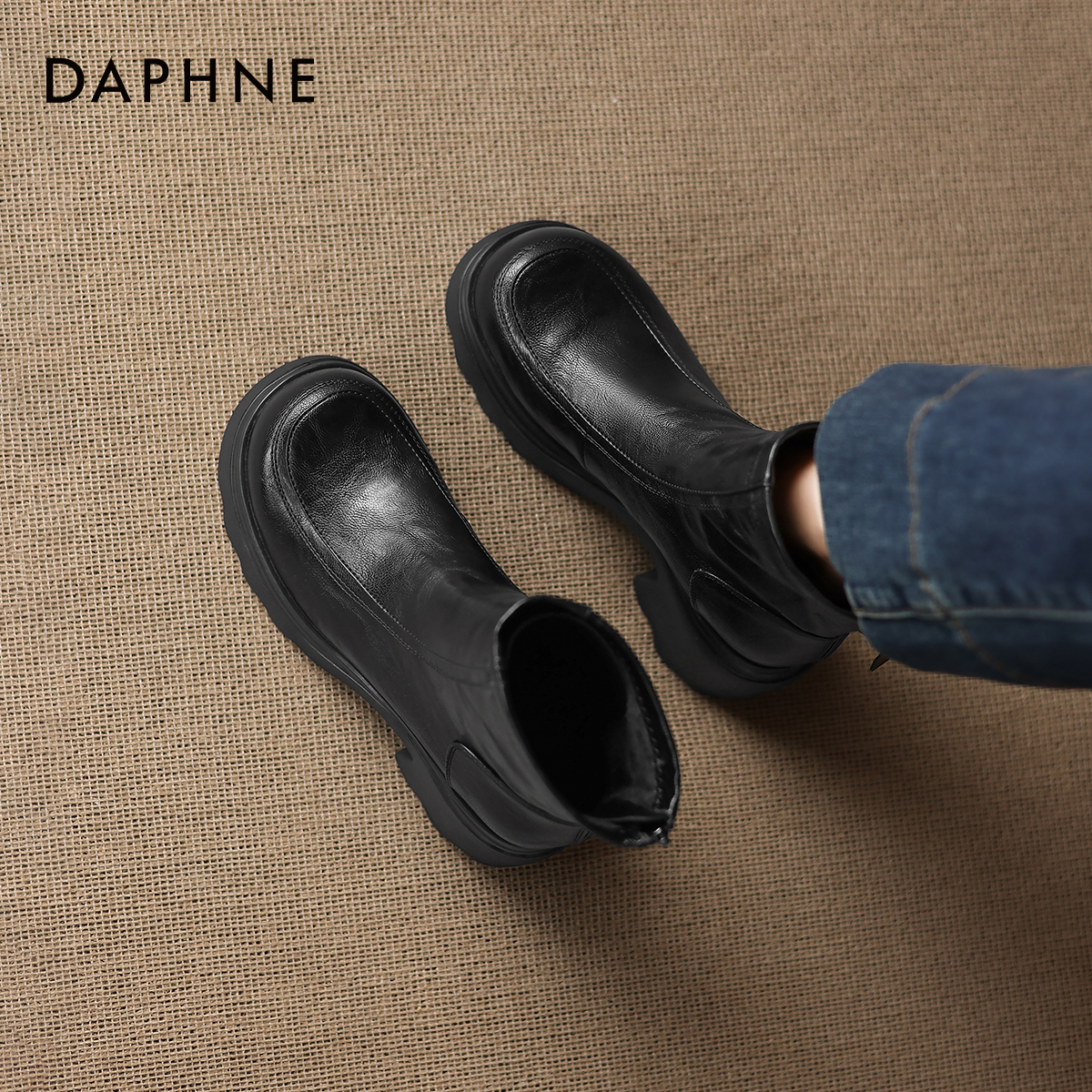 秋冬厚底短靴，粗跟设计悄悄增高