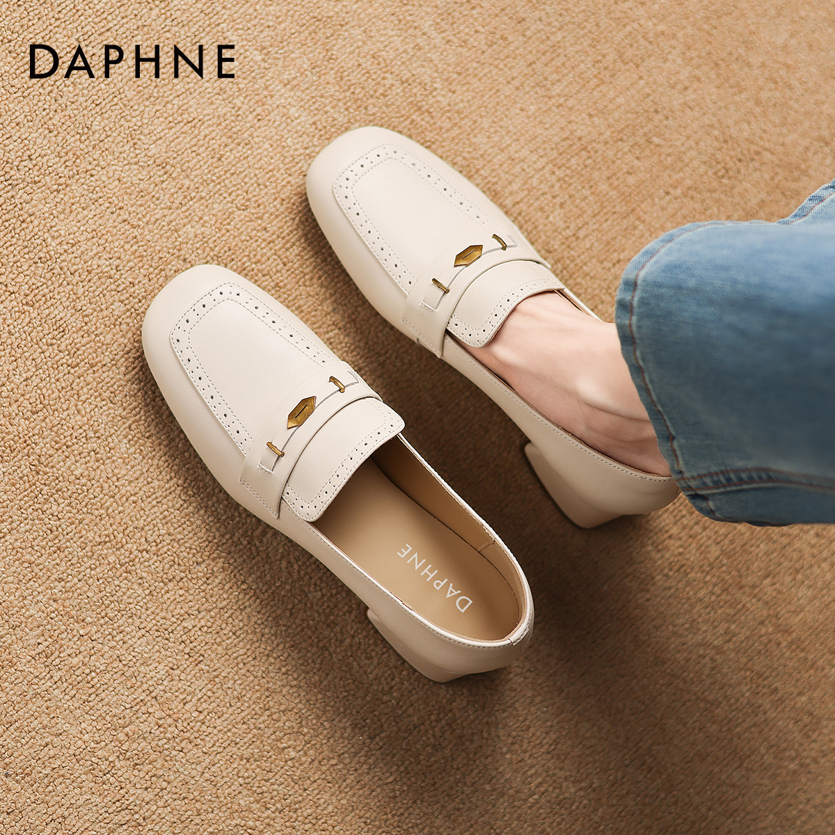 达芙妮白色极简乐福鞋粗跟小皮鞋