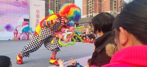 重庆商演舞台魔术小丑宝宝宴生日服务派对气球布置小丑高跷小丑