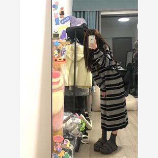 韩版中长款针织毛衣裙女秋冬季新款慵懒风条纹宽松显瘦小众连衣裙