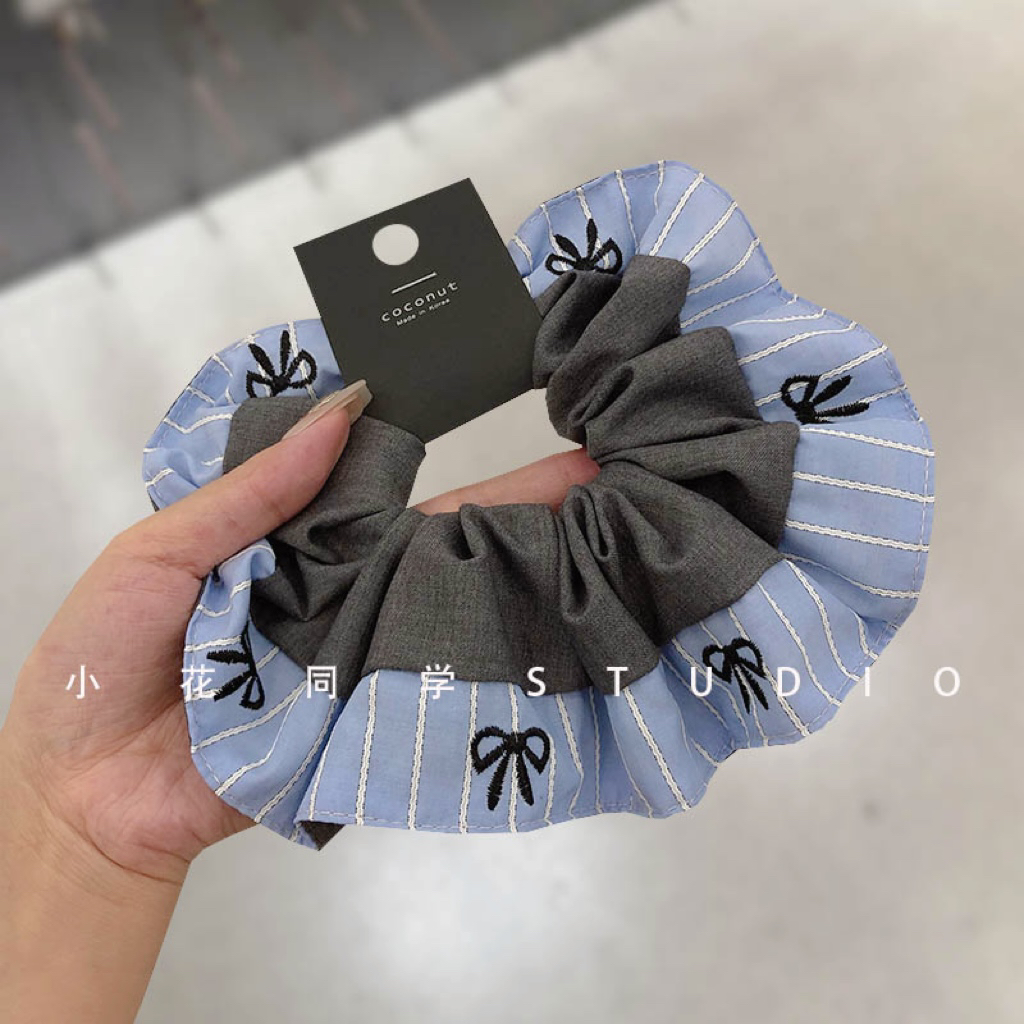 韩系清冷感减龄显小婴儿蓝灰色卡其西服面料刺绣蝴蝶结发圈大肠圈