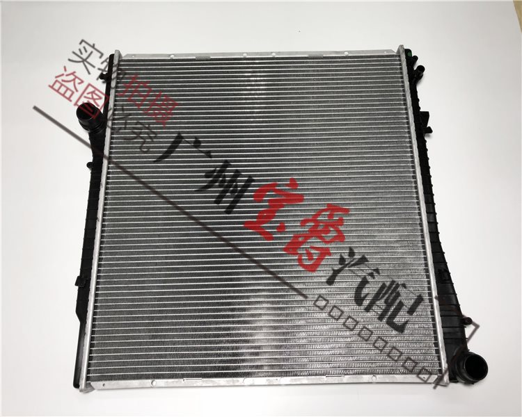 适用宝马x5水箱e53散热器x5冷却器e53冷却水箱x5水箱