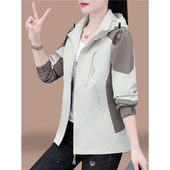 时尚 春秋薄款 洋气宽松连帽防风衣 外套女士冲锋衣2025新款 妈妈秋装