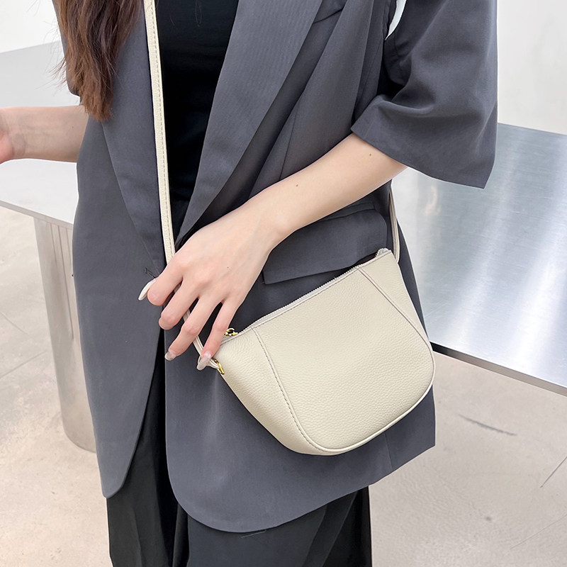 饺子包女斜挎包高级感2023新款质感软牛皮小众百搭单肩真皮女包
