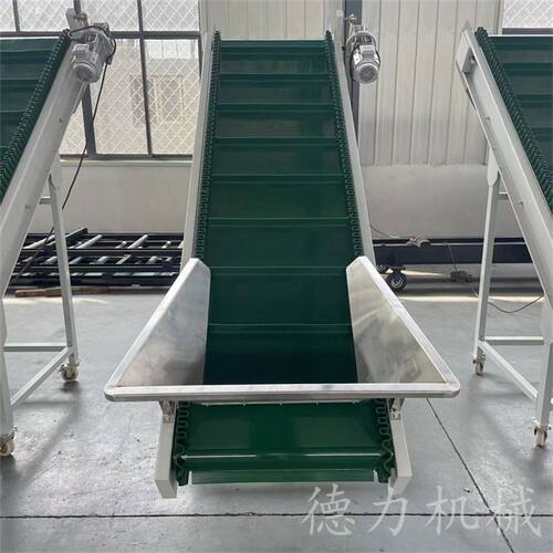 上货送料皮带装车输送机爬坡PVC刮板挡板传送带