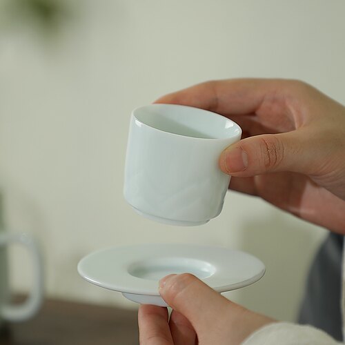 湖田窑影青瓷山水浮雕茶杯