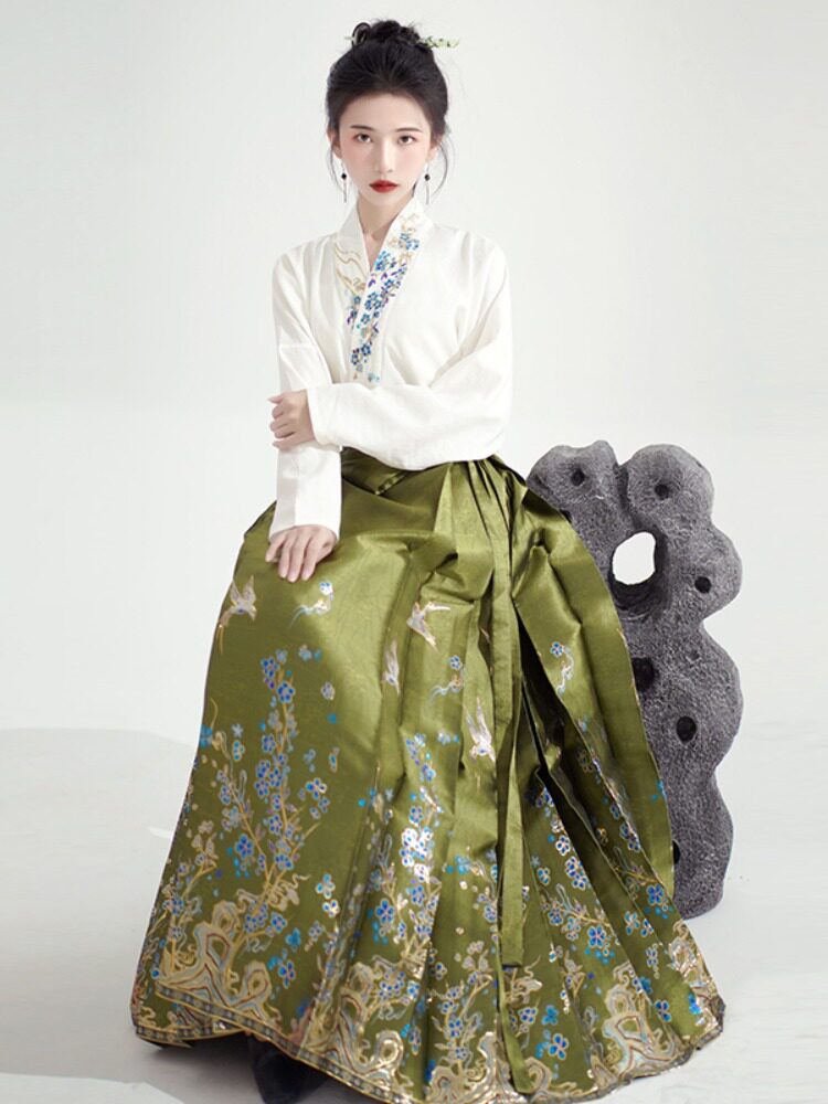 HANFU 여성 2024 새로운 중국 스타일 여성 의류 중국 스타일의 새로운 중국 스타일 셔츠 국립 스타일 정장 수 놓은 금 직조 말 얼굴 스커트