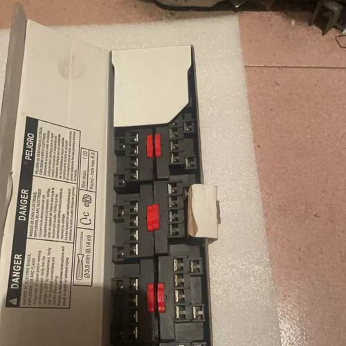 议价施耐德继电器底座RPZF4，全新原装正品，一盒10个装。适用维