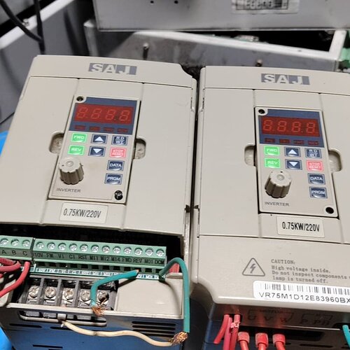 议价三晶变频器8000 VR75M1 0.75kw 220v 拆维修