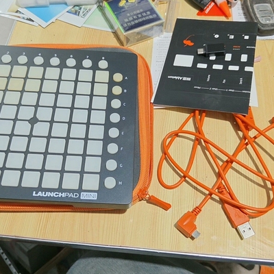 议价Novation Launchpad Mini打击垫，64键