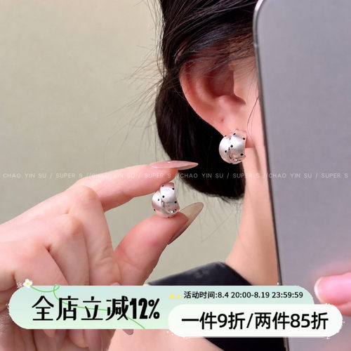 法式银色交叉波点拉丝耳钉