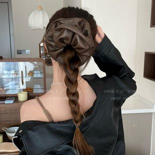 红黑色皮质大肠发圈女款 小众高级感扎头发头绳超大号发绳发饰头饰