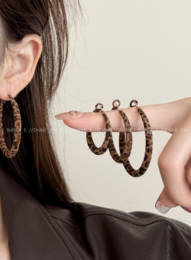 复古港风豹纹丝绒圈圈耳环女秋冬季高级感耳圈夸张个性耳饰品耳钉