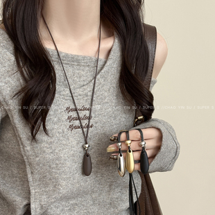 极简!水滴吊坠项链女新款设计感长款毛衣链春夏小众百搭装饰配饰