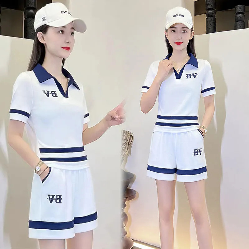 여성을위한 캐주얼 패션 반바지 정장 2024 여름 새로운 한국 스타일 느슨한 반팔 티셔츠 운동복 여성을위한 투피스 세트