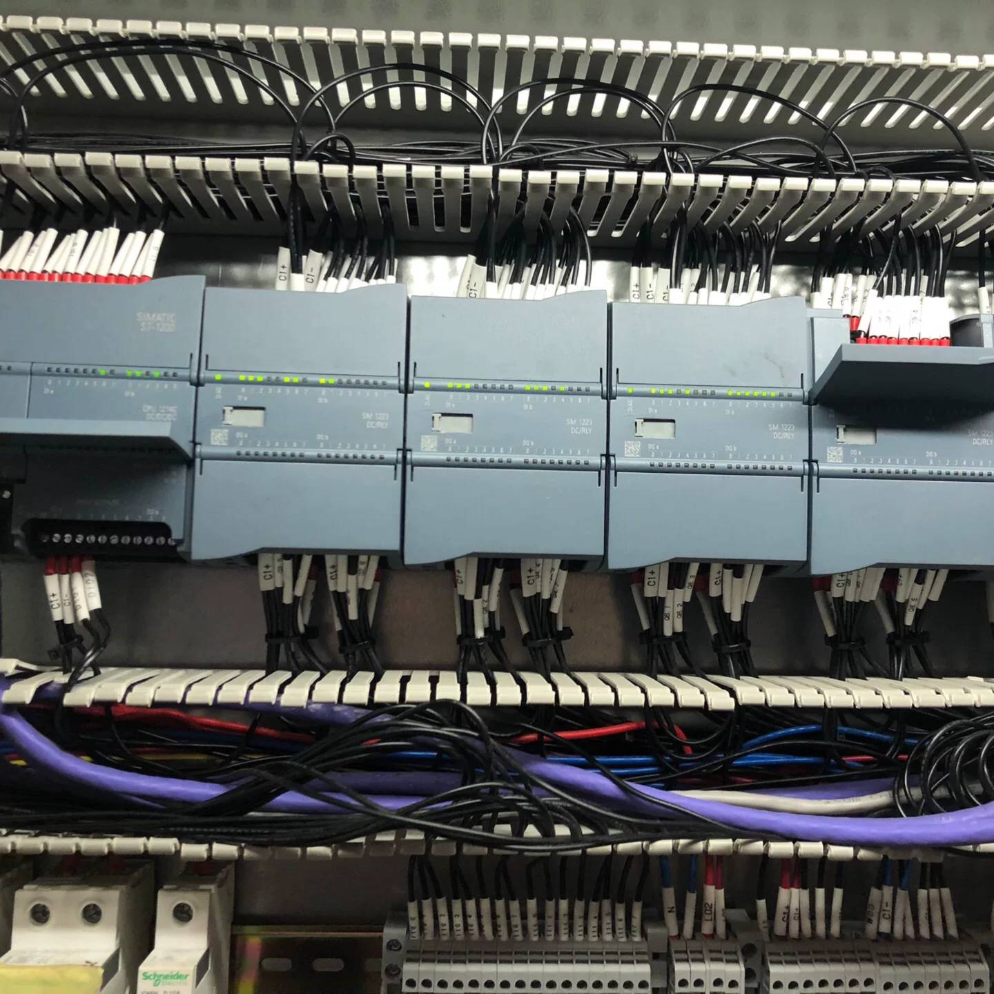 可维修PLC程序编写，调试，维修。伺服，变频器，WinCC，触摸屏