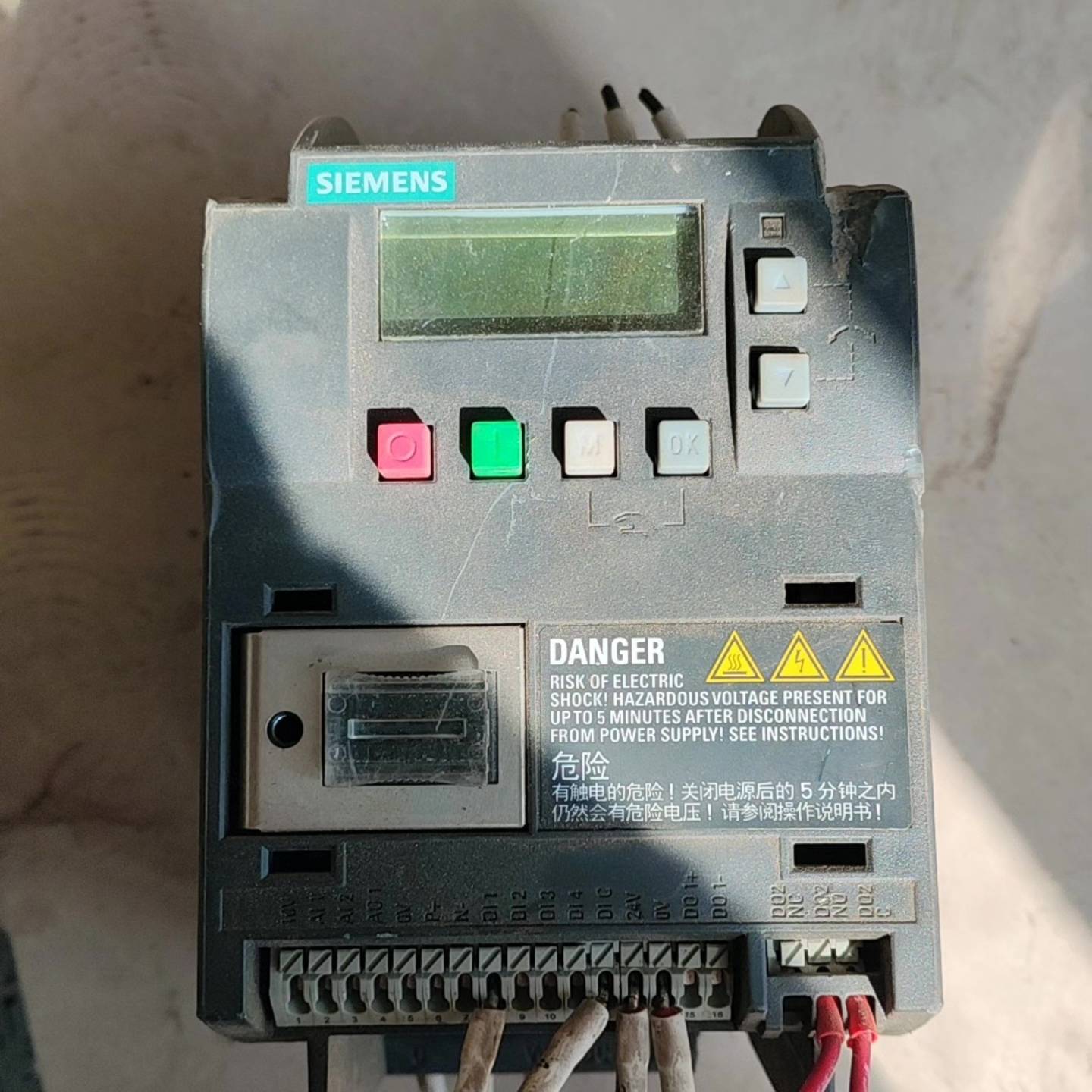 可维修西门子变频器一台，v20 0.75kw，成色如图，议价