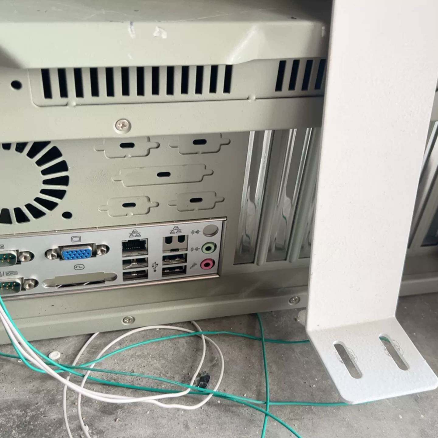 可维修研华AIMB-701工控机带挡板，成色新，板载6个COM口，议价