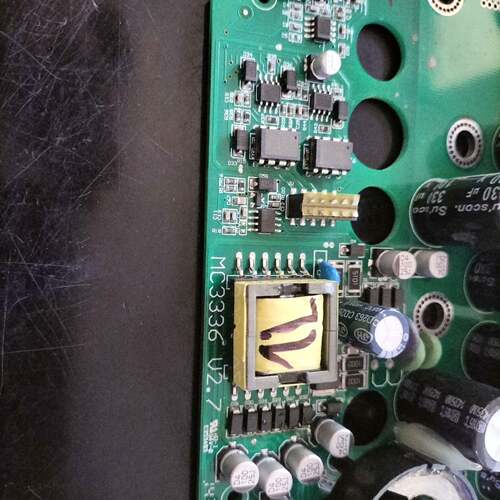 可维修MC3336 V2.7电容主板的，成色漂亮的，31个电解电容议价