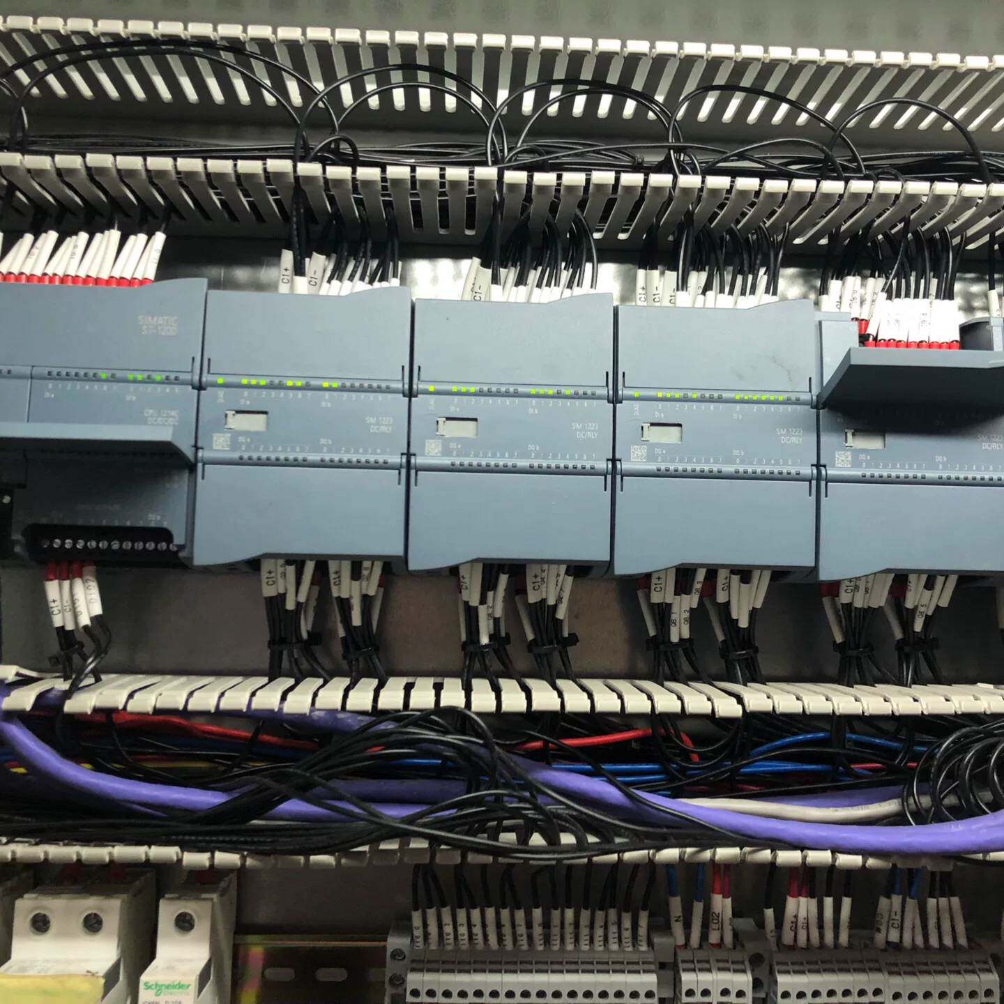 可维修PLC程序编写，调试，维修。伺服，变频器，WinCC，触摸屏