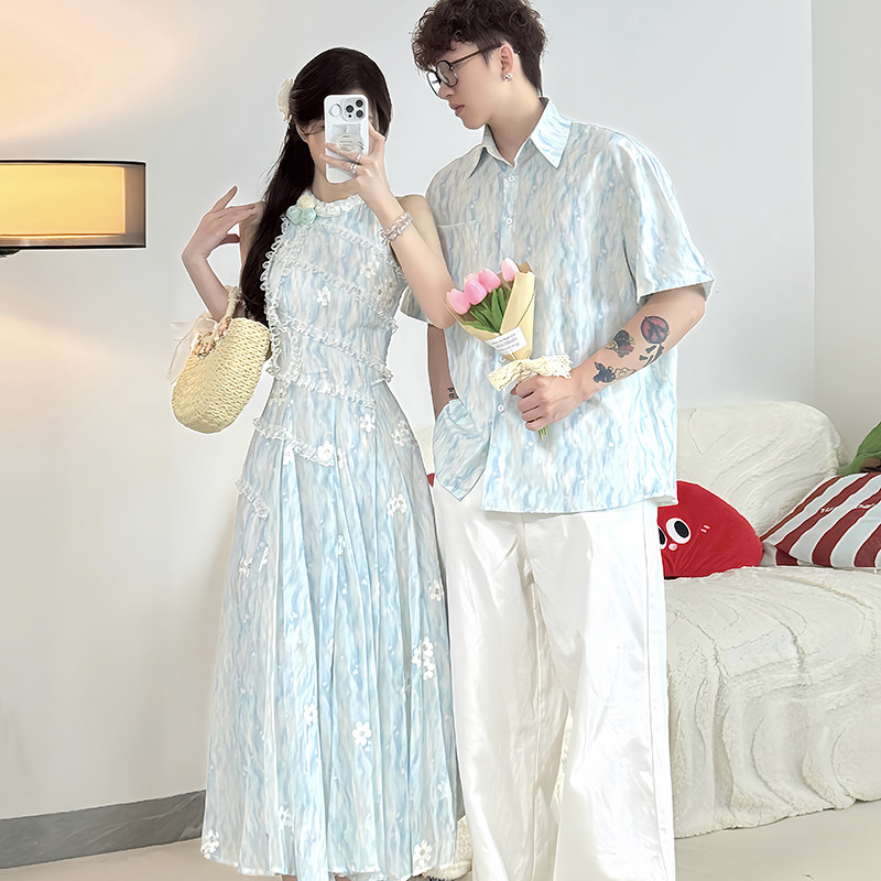 实拍海边风小众碎花情侣装夏季吊带女连衣裙法式一裙一衣ins潮