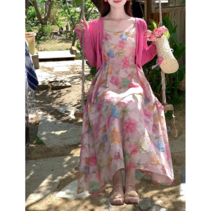 2026新款粉色吊带宽松连衣裙子女夏季海边度假明媚多巴胺穿搭长裙