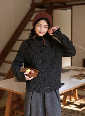 Seams Sense｜文艺复古高领绞花黑灰雪花点羊毛针织开衫54004