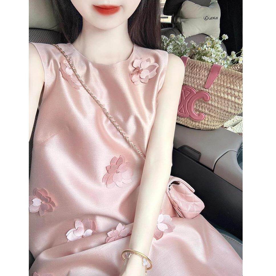 夏季气质女神范高级感端庄大气温柔风醋酸缎面粉色立体花朵连衣裙