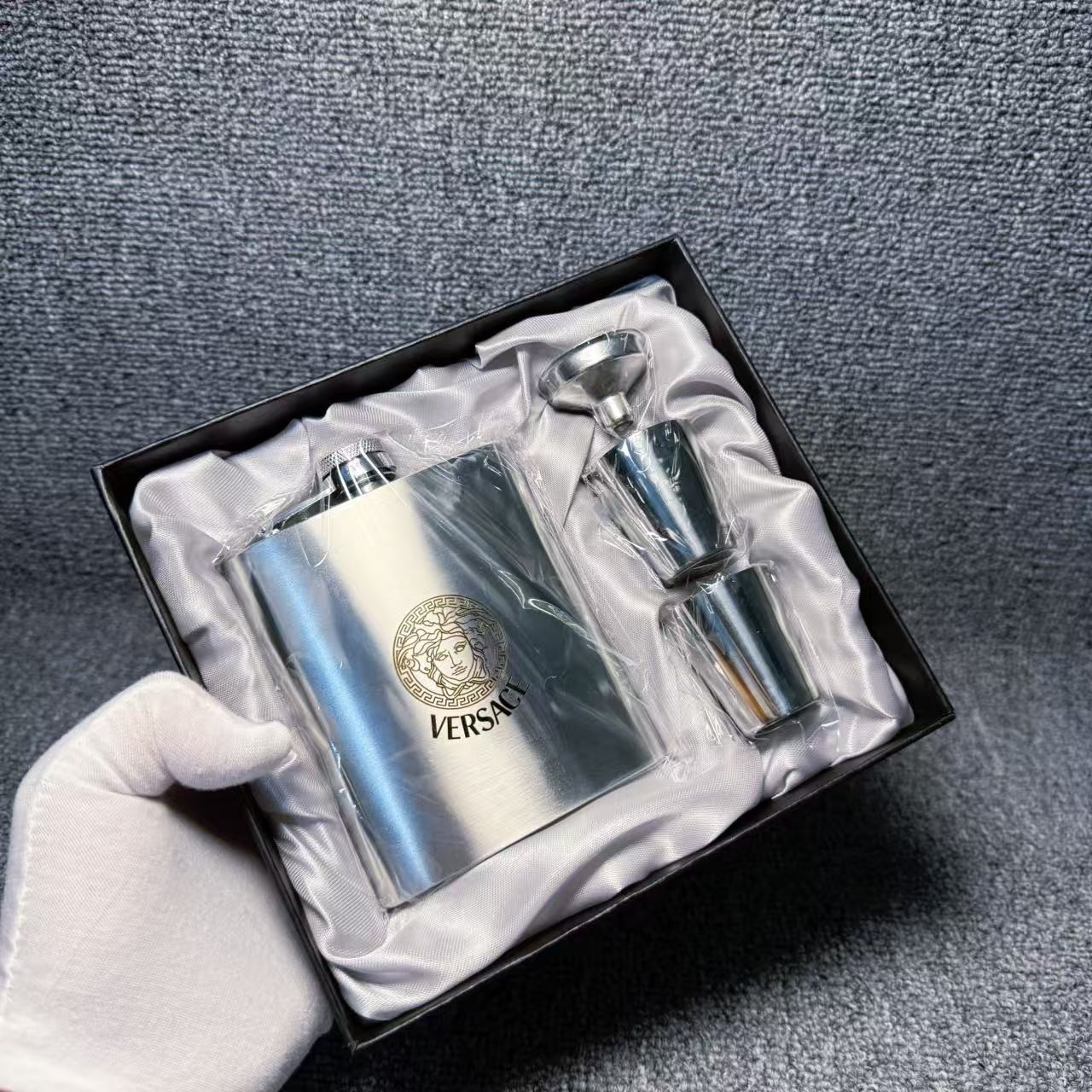 最后8套！ 范思哲不锈钢酒壶套装户外便携酒壶方形酒壶随身便议价