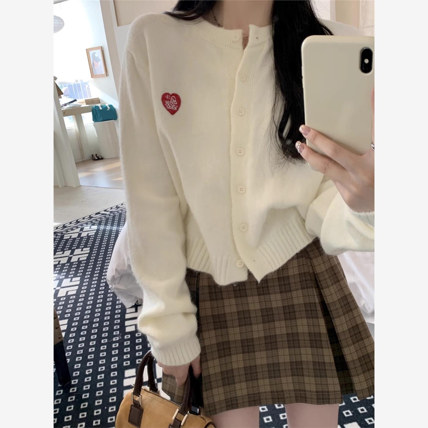 小个子甜美爱心刺绣针织图片