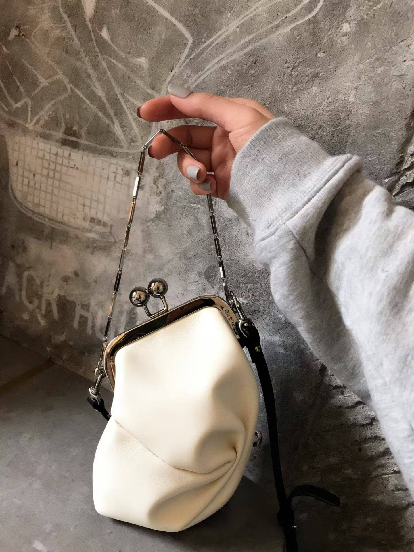 包包女2026新款春夏欧美时尚简约百搭牛皮布单肩斜挎包手提夹子包