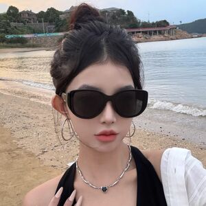 时尚新款海边猫眼墨镜女款高级感