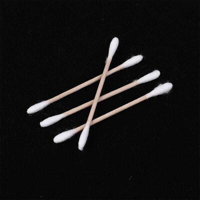 10 cotton swabs for beauty and makeup, 4 of which are for ea