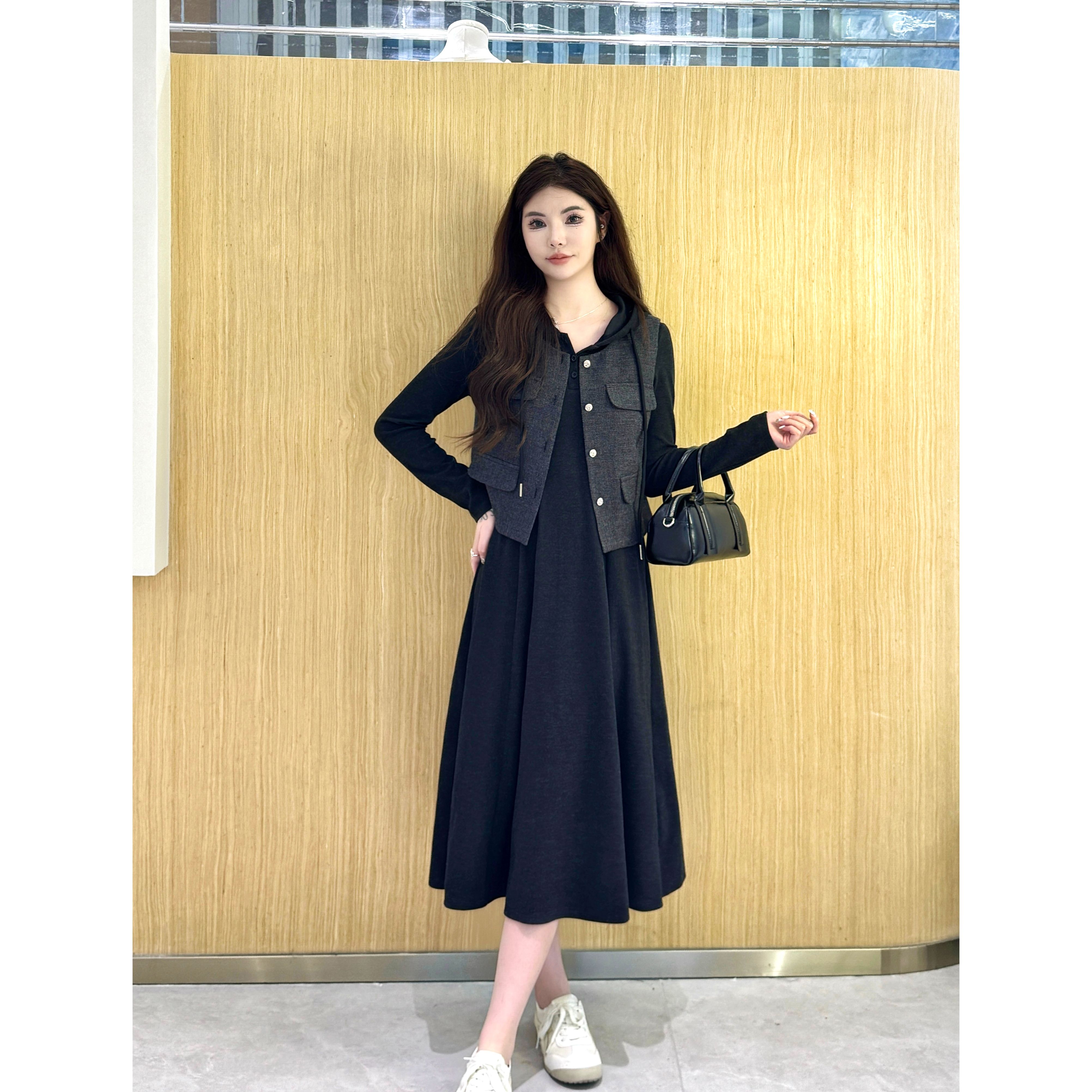 马甲连衣裙女2025秋季新款时尚连帽卫衣裙子休闲时中长裙两件套潮