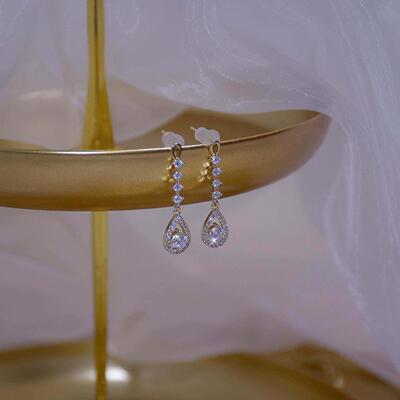 Unique cate Jewelry Cubic Zircon CZ Waterdrop Stud Earrings