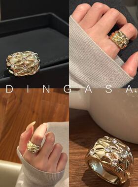 26新款金色镶钻菱格戒指高级指环