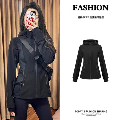 黑色修身软壳冲锋衣外套