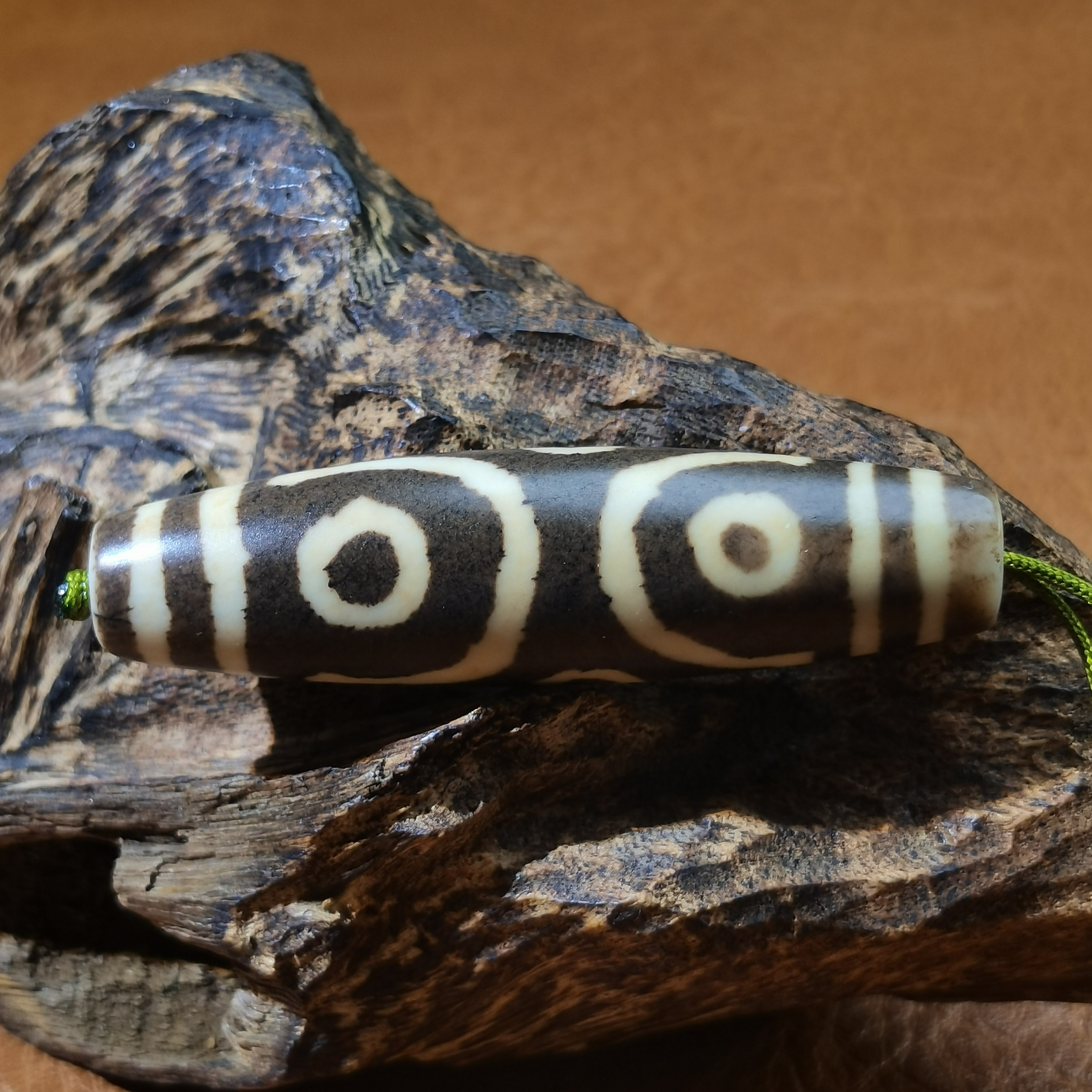 藏系真品油润包浆十字金刚莲花六眼天珠玛瑙玉髓珠藏式锁骨链配饰