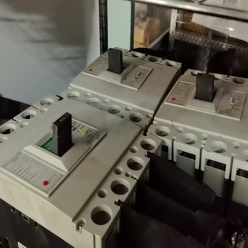 [议价]400A漏电断路器   4P/400A  剩余“3”