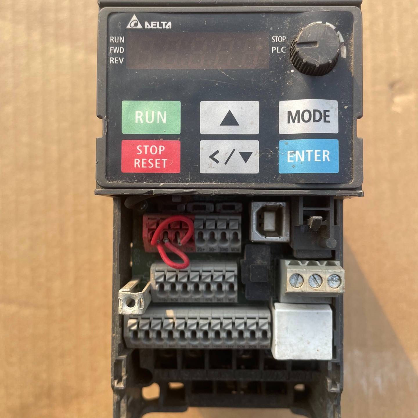 [议价]台达变频器220V0.4KW，型号:VFD2A7MS43AN