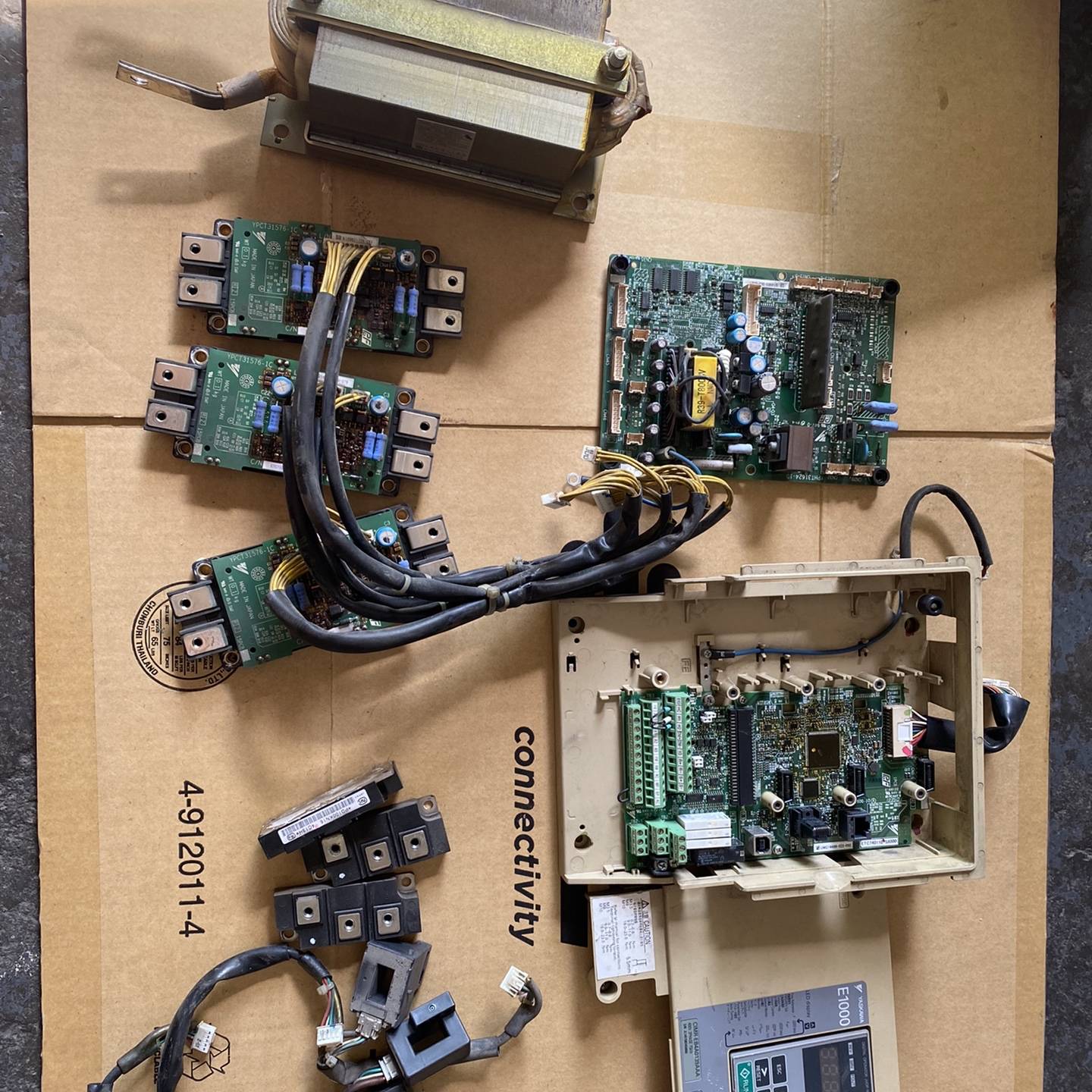 [议价]安川E1000变频器75KW EB4A0139AAA整套配件