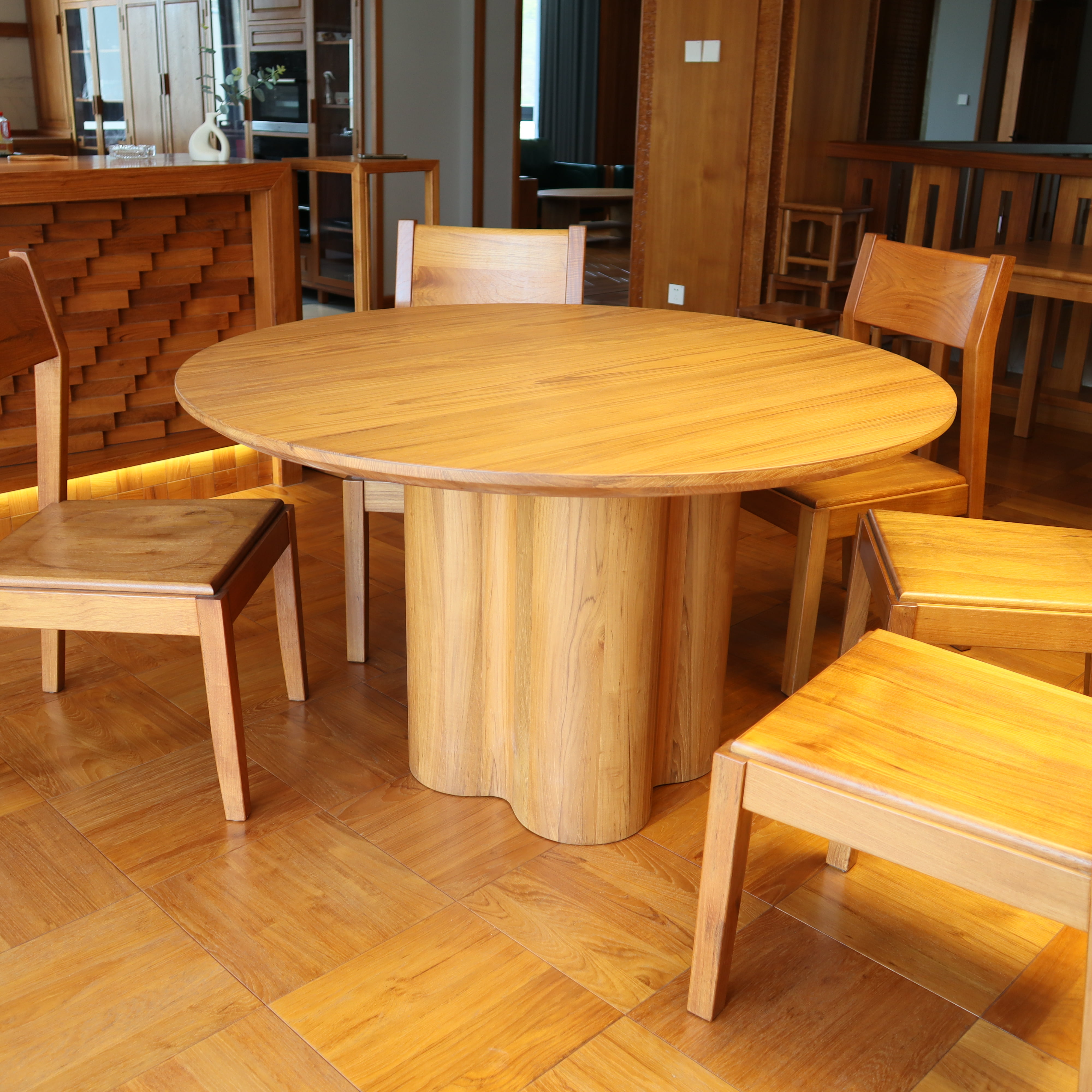 小钟 四叶草圆餐桌缅甸柚木实木餐桌家用圆桌简约原木风圆形环保