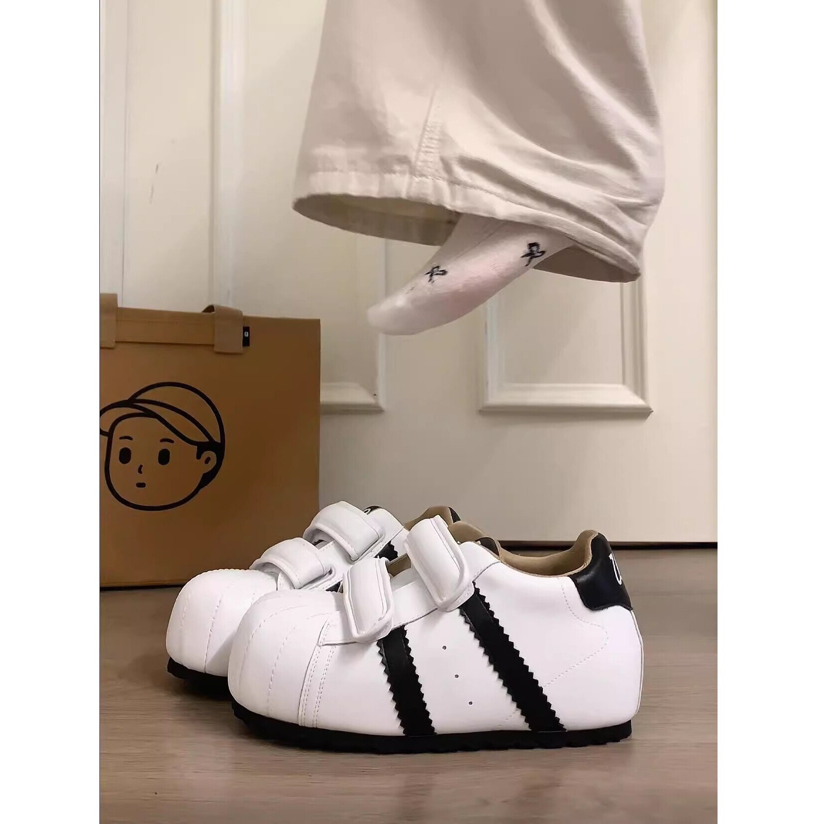 丑萌贝壳头德训面包鞋女2025新款魔术贴百搭内增高休闲运动小板鞋