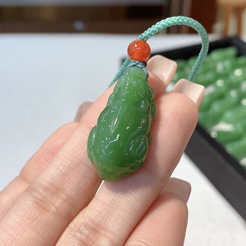 碧玉貔貅挂件 玉质细腻  油润光泽  无黑无裂  过灯干净
